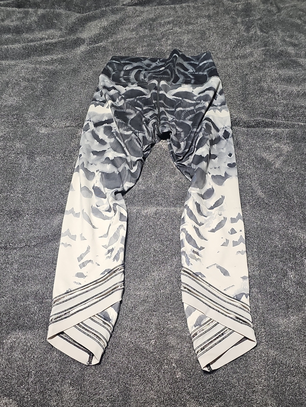 lululemon athletica Girls' Gray & White Patterned Leggings